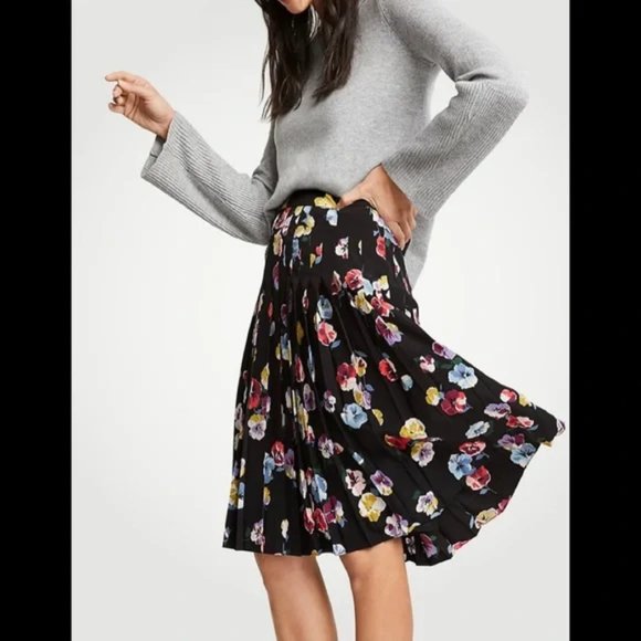 Ann Taylor Dresses & Skirts - Ann Taylor Floral Pansies Pleated Skirt NWT